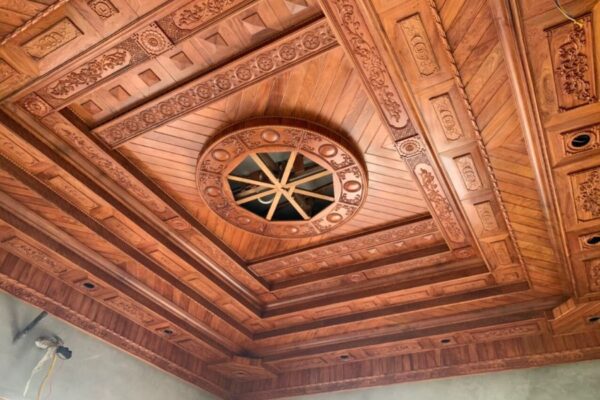 Phân biệt trần gỗ tự nhiên và gỗ công nghiệp? Trần gỗ óc chó có gì đặc biệt
