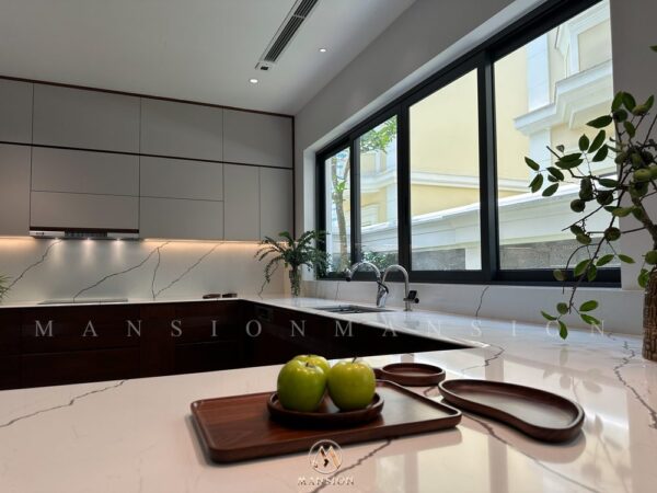 Những lưu ý quan trọng khi chọn tủ bếp gỗ óc chó cho không gian bếp hiện đại