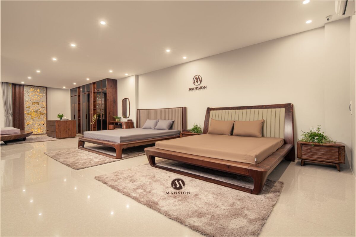 Showroom nội thất gỗ óc chó ở Hà Nội