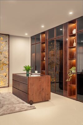 Phòng làm việc gỗ óc chó tinh tế tại showroom Mansion