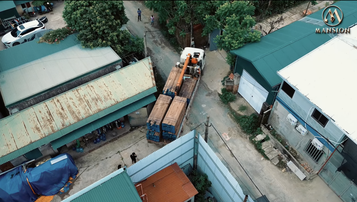 Kho nguyên liệu gỗ óc chó Bắc Mỹ chuẩn quốc tế tại Mansion