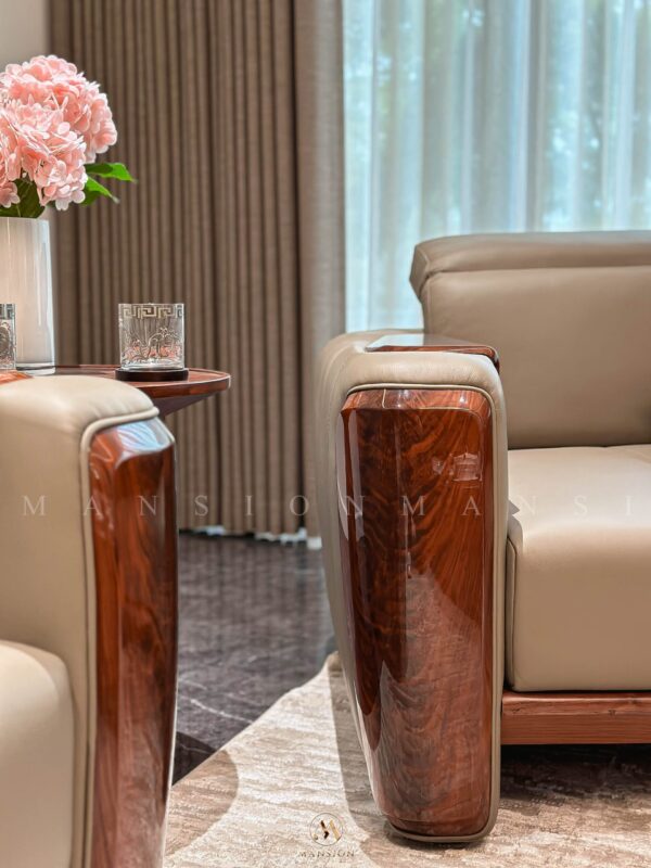 Showroom nội thất gỗ óc chó ở Hà Nội