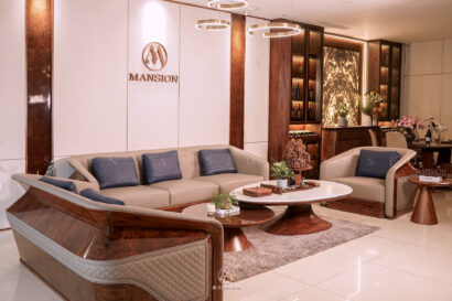 Showroom nội thất gỗ óc chó Mansion tầng 1 phòng khách bếp hiện đại - ảnh 01